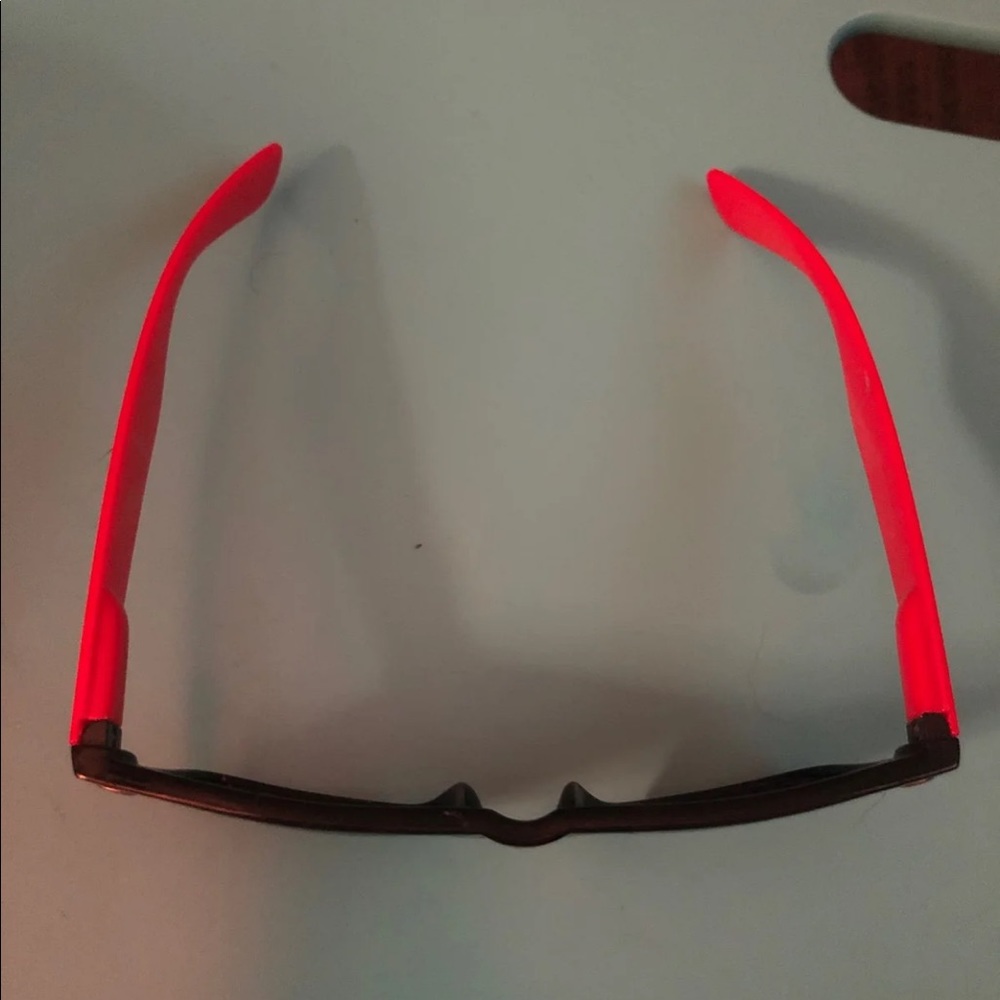 Sunglasses - Picture 2 of 7